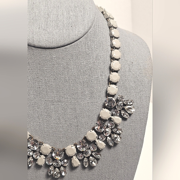 [J. CREW] Matte Gray Coated Stones Crystal Drop Statement Necklace - Picture 3 of 16